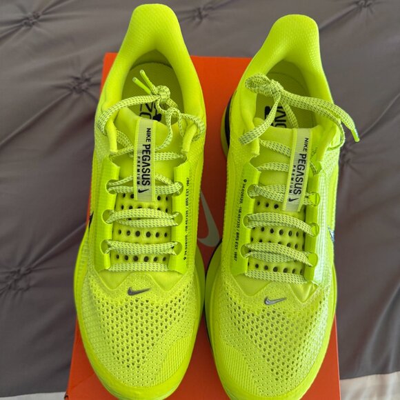 Nike Pegasus Premium Volt Men 9.5 Shoes HQ2592-700 main image 4